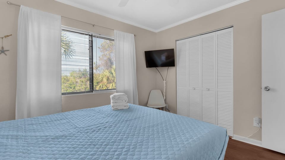 Beachwalk 18E Guest Bedroom