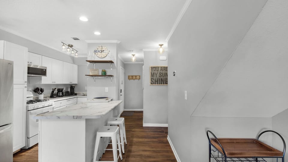 Beachwalk 18E - Kitchen Area