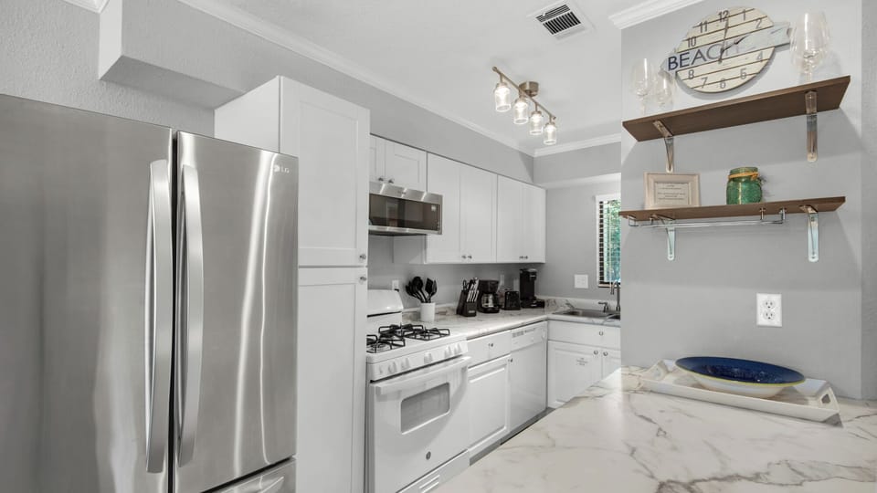 Beachwalk 18E - Kitchen Area