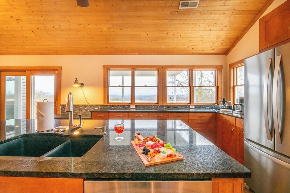 Kodak Moments' main level kitchen