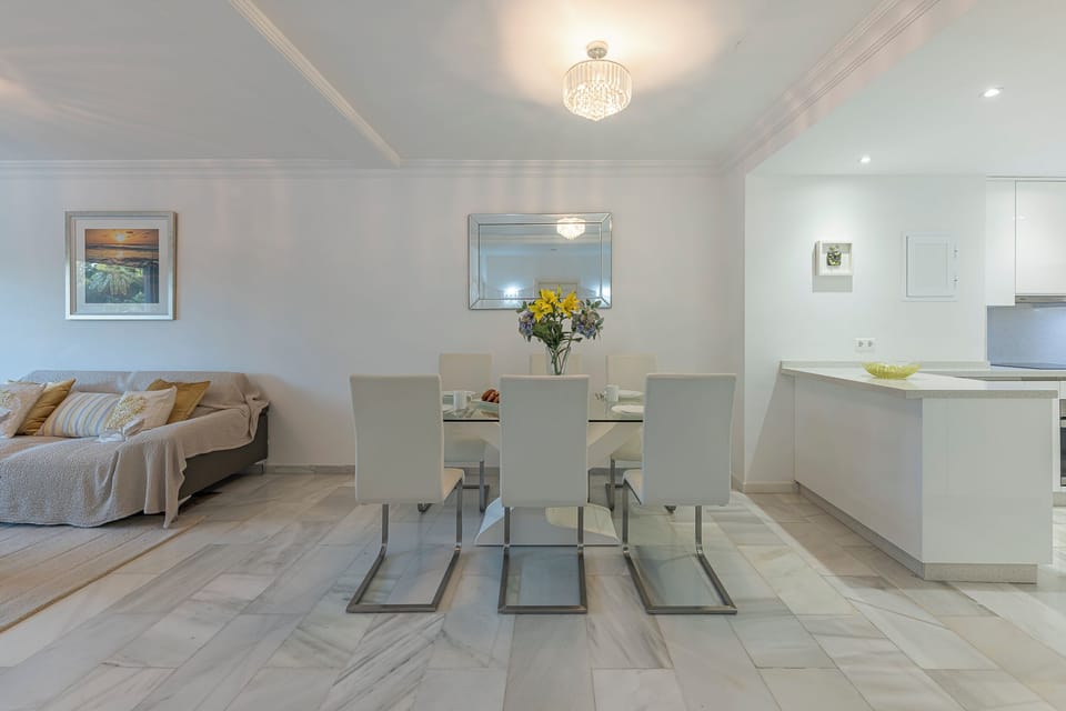 Charming 2 bdr apartment with a splendid view, two balconys an pools! (11)