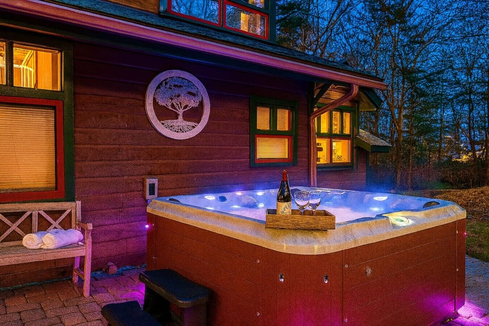 Romantic Creekside Lodge with Private Hot Tub Cabin in Hudson Valley