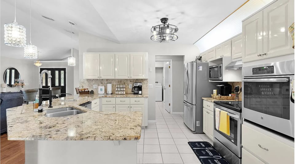 GOURMET KITCHEN
