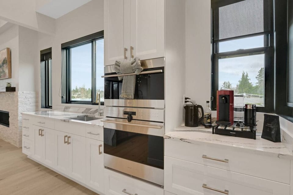 KITCHEN COMPLETELY EQUIPPED WITH EVERYTHING YOU NEED FOR YOUR STAY