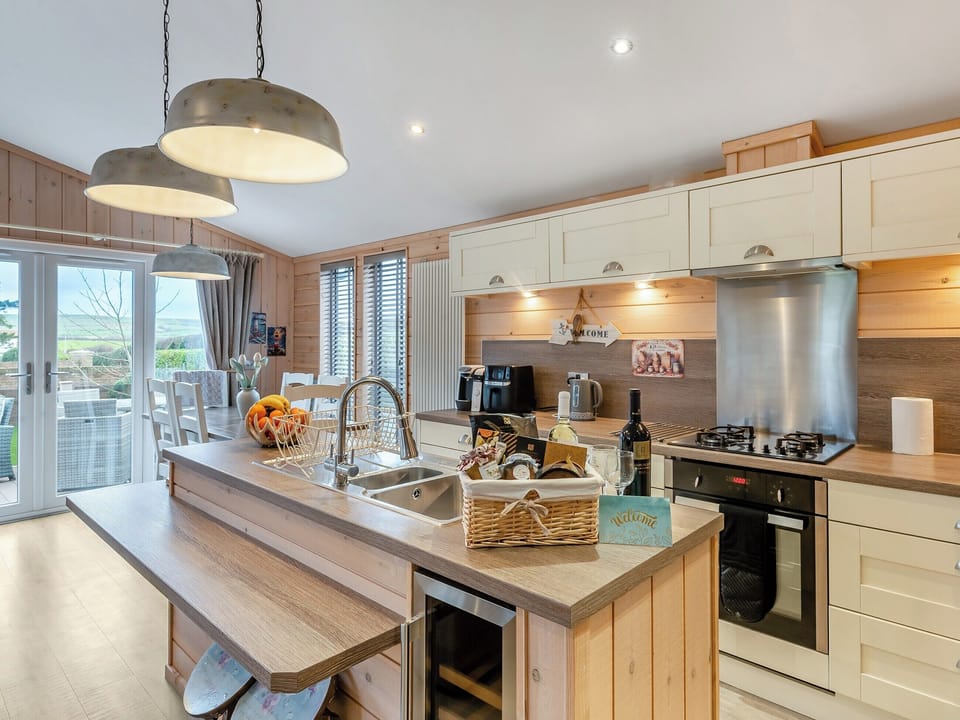 Kitchen | Lobster Lodge - Russell Lodges at The Pines, Runswick Bay