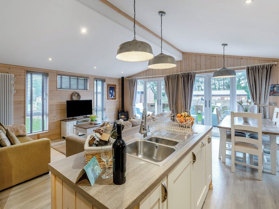 Kitchen | Lobster Lodge - Russell Lodges at The Pines, Runswick Bay