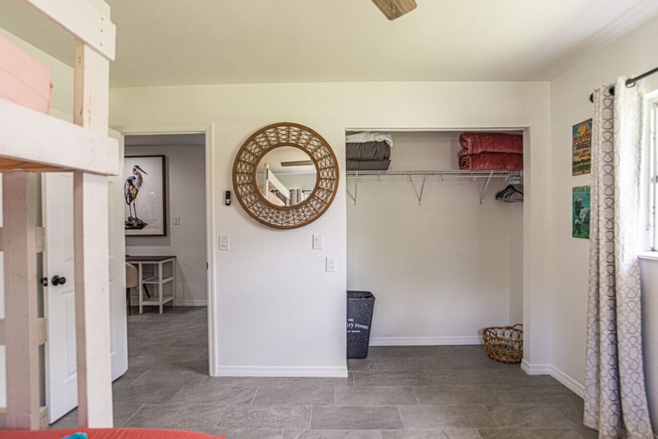 Guest Bedroom | 2 Queens | Twin