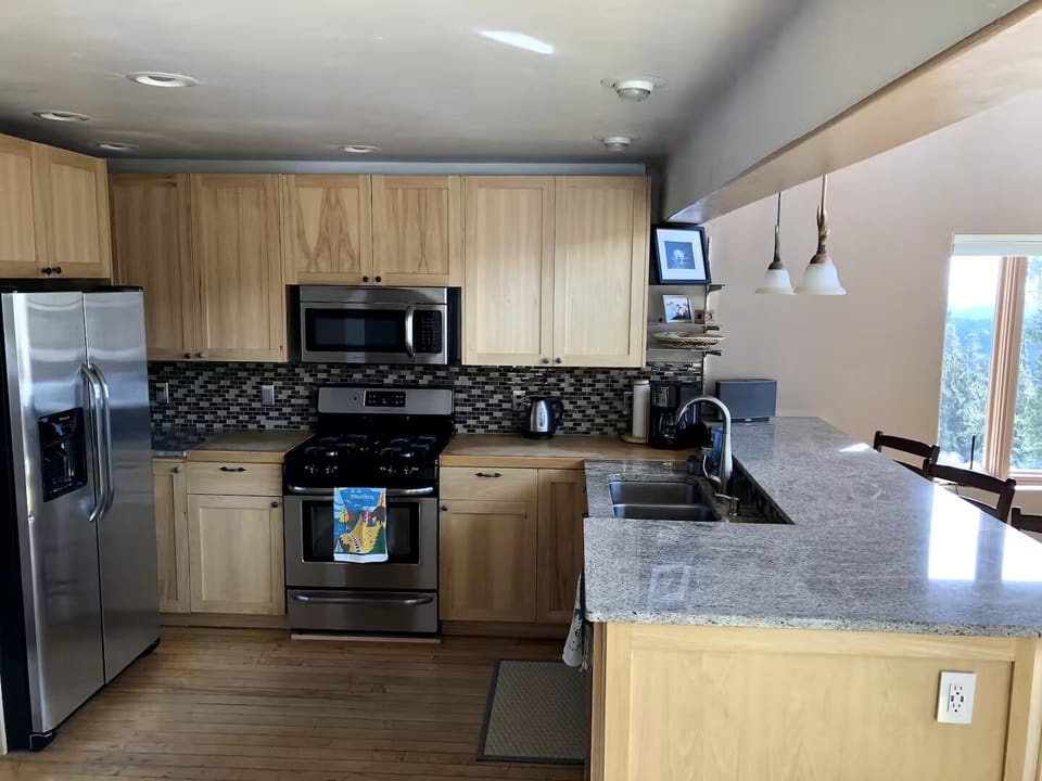 Full kitchen