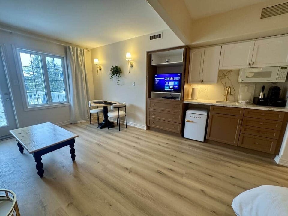 Open Concept Living / Kitchenette