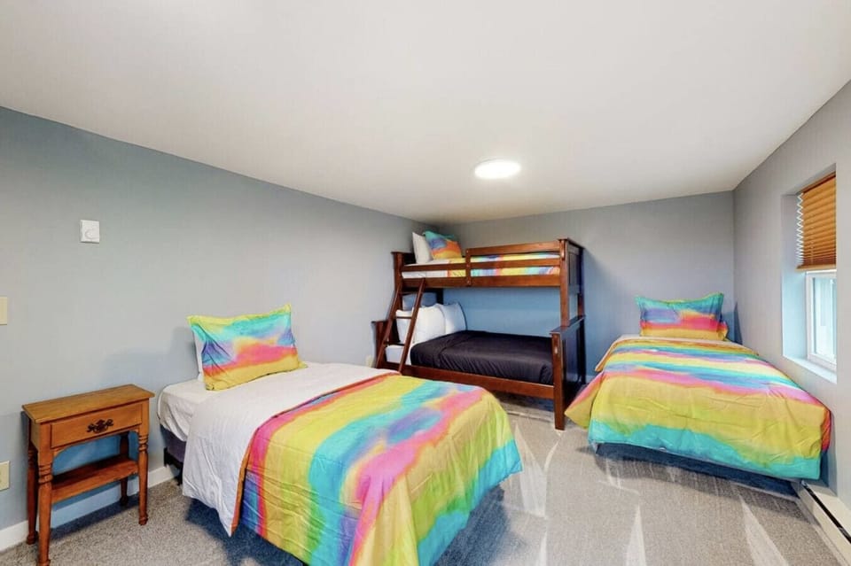 Bedroom #3- 2 twin & 2 full size beds