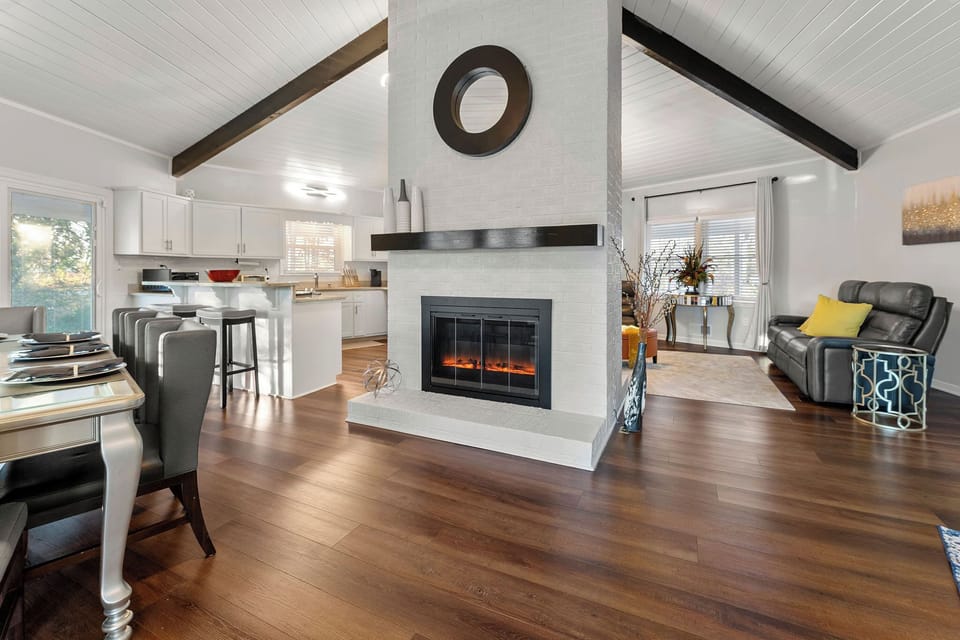 Double sided electric fire place