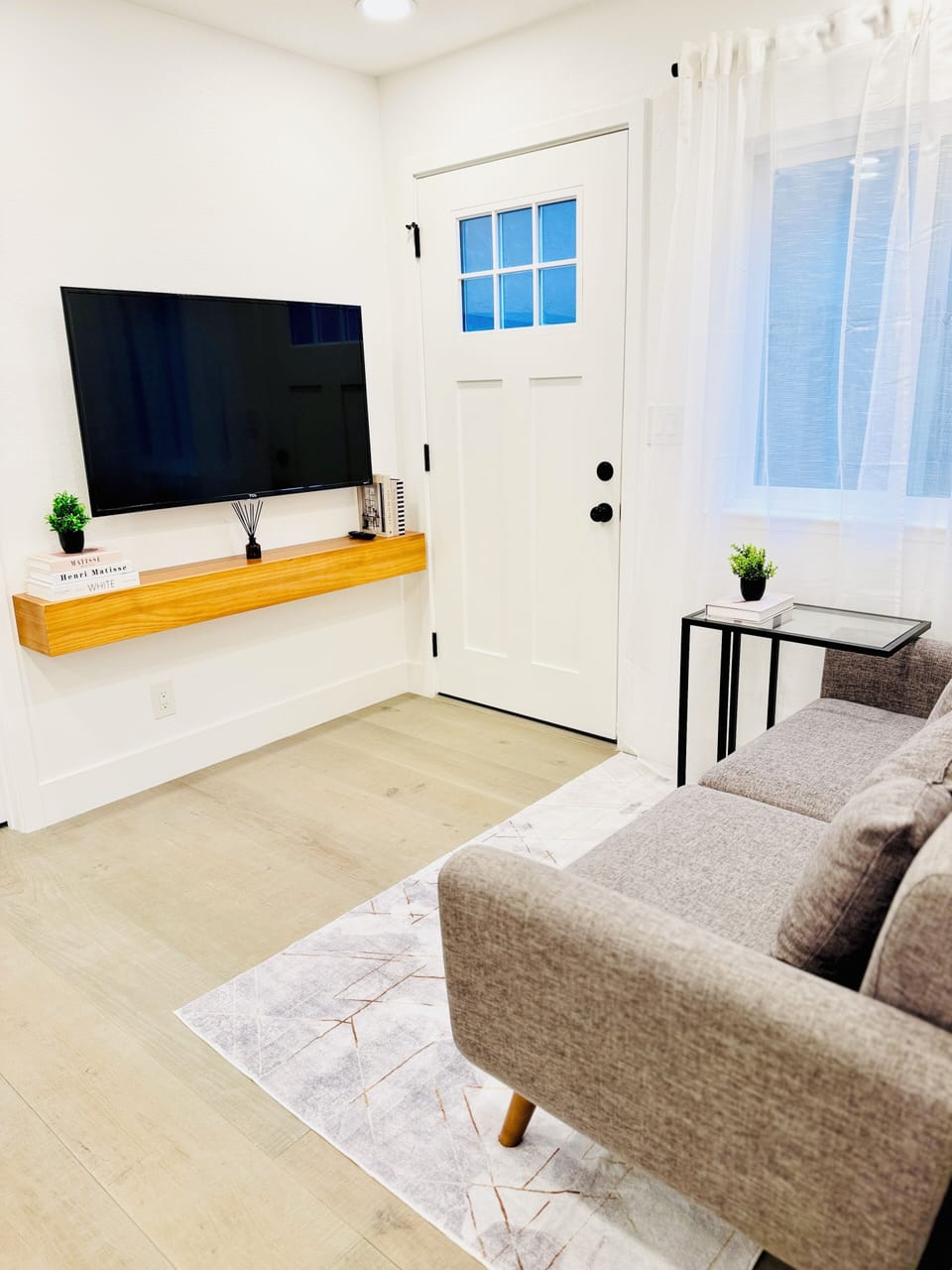 Living room with 49" Smart Roku TV.