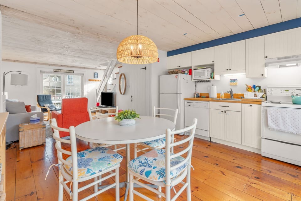 eat in kitchen