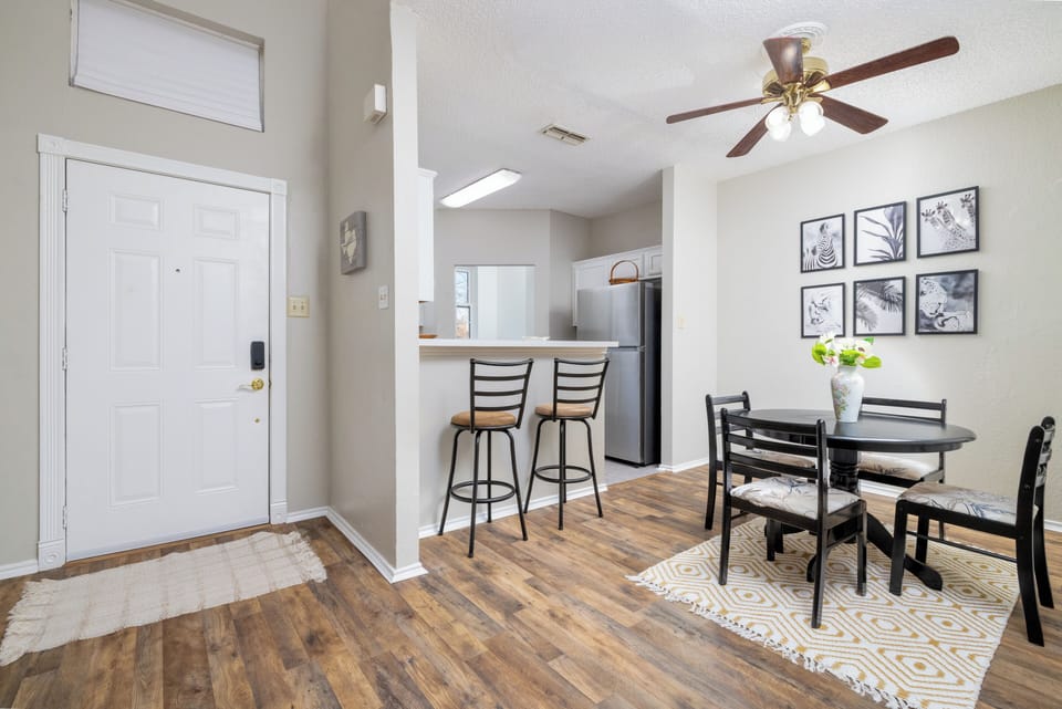 Dining room seats four at the table and two at the bar