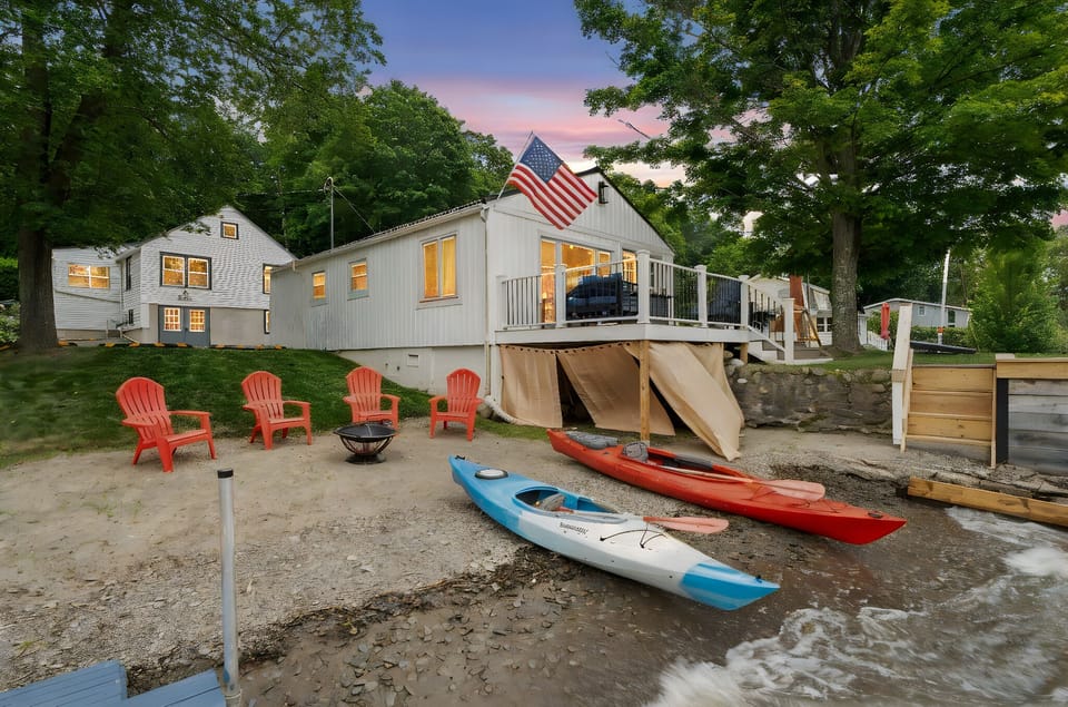 Welcome to your next Vacation! 2 homes, walk into clean beach, 2 docks, 4 Kayaks