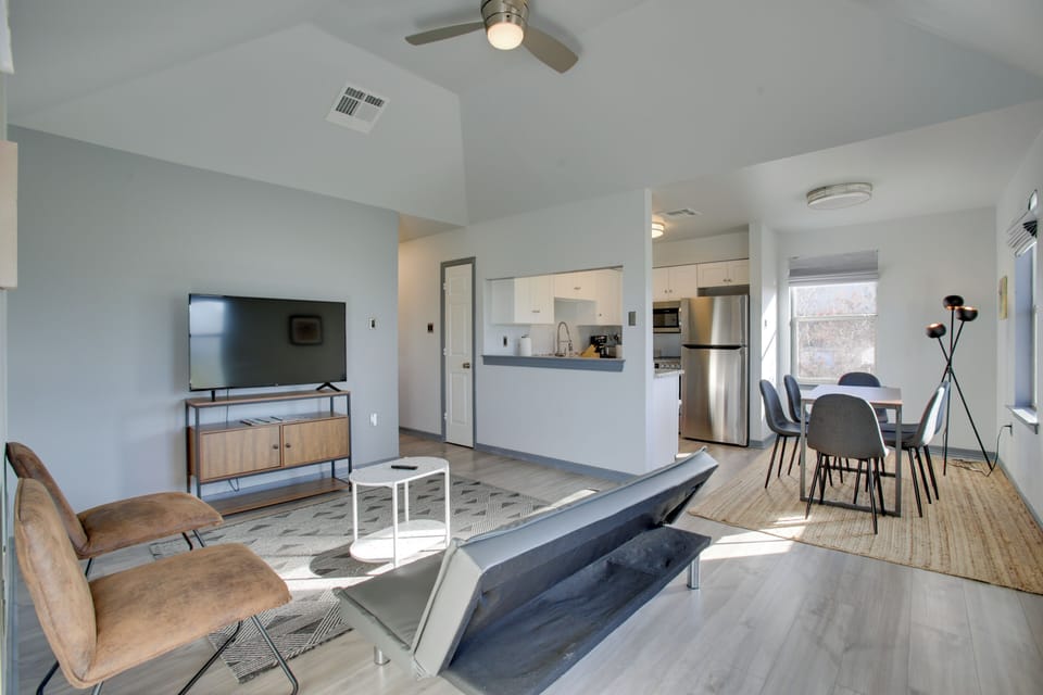 New Orleans Vacation Rental | 3BR | 2BA | 800 Sq Ft | Stairs Required