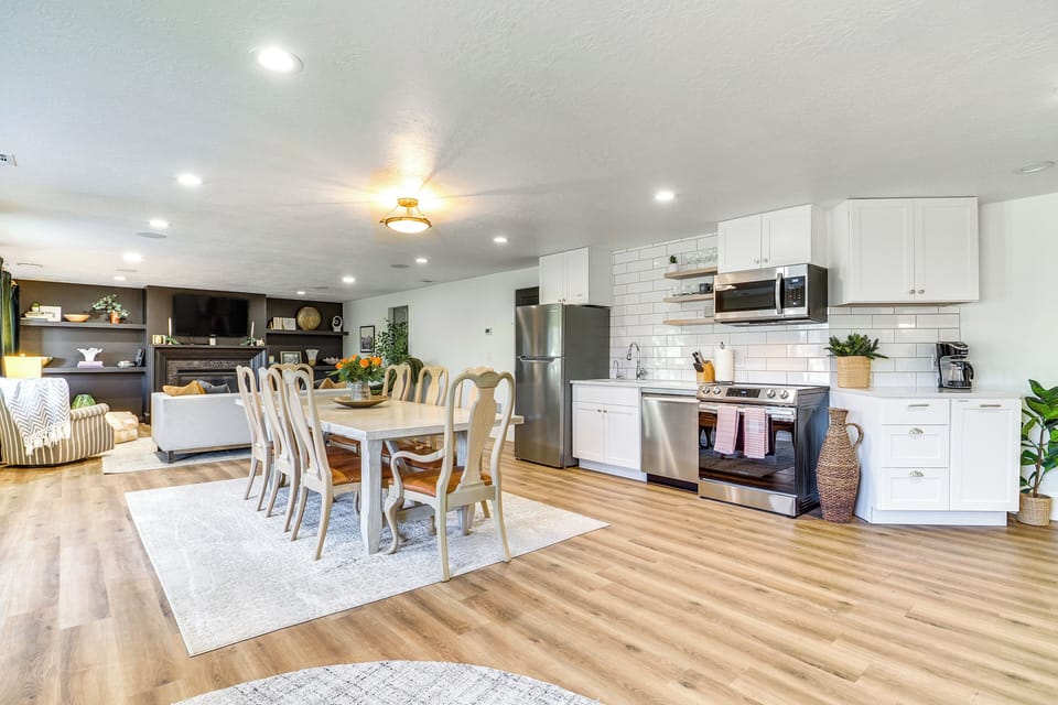Kitchen | Drip Coffee Pot | Toaster | Blender