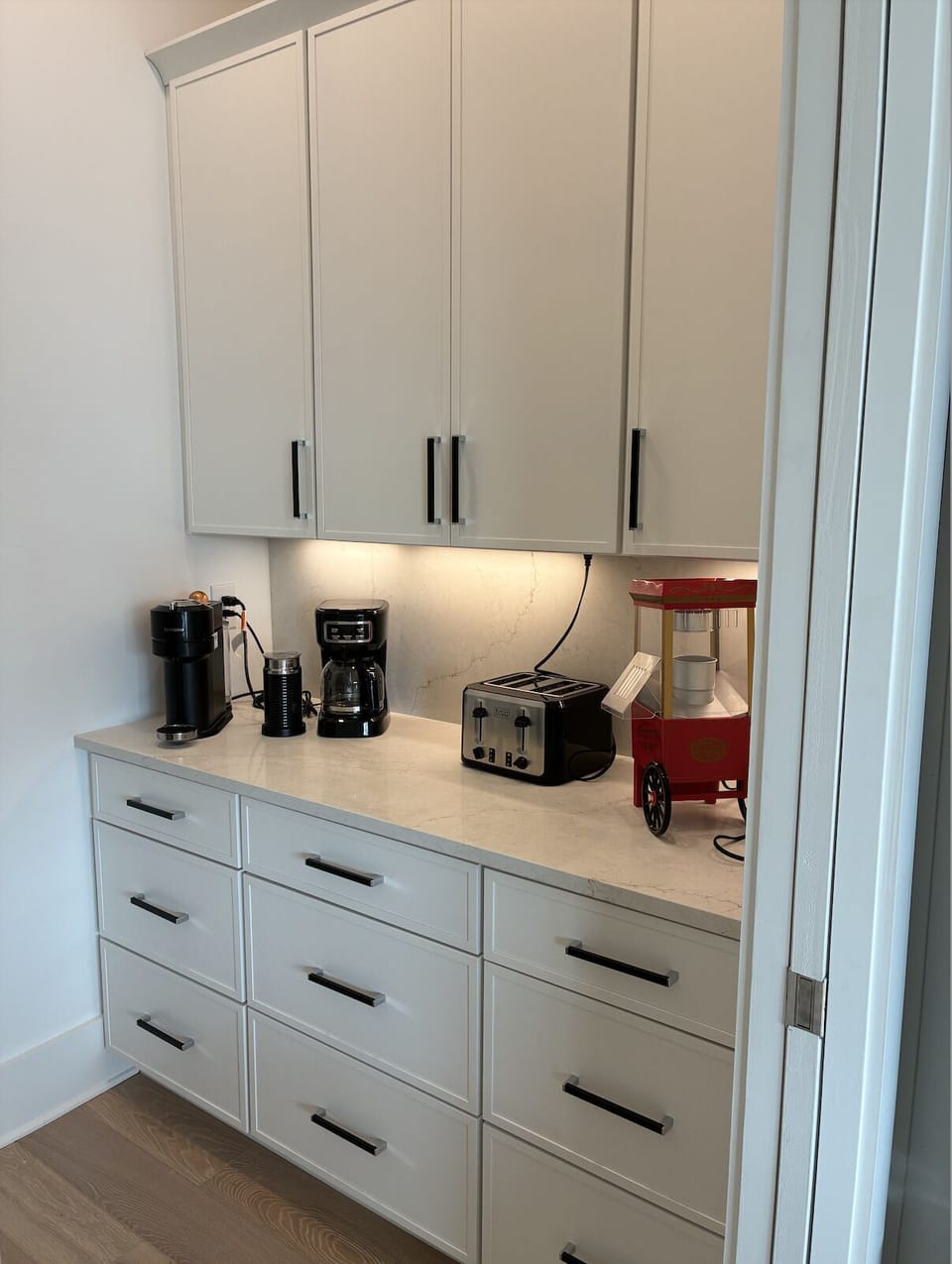 Butlers pantry with separate refrigerator