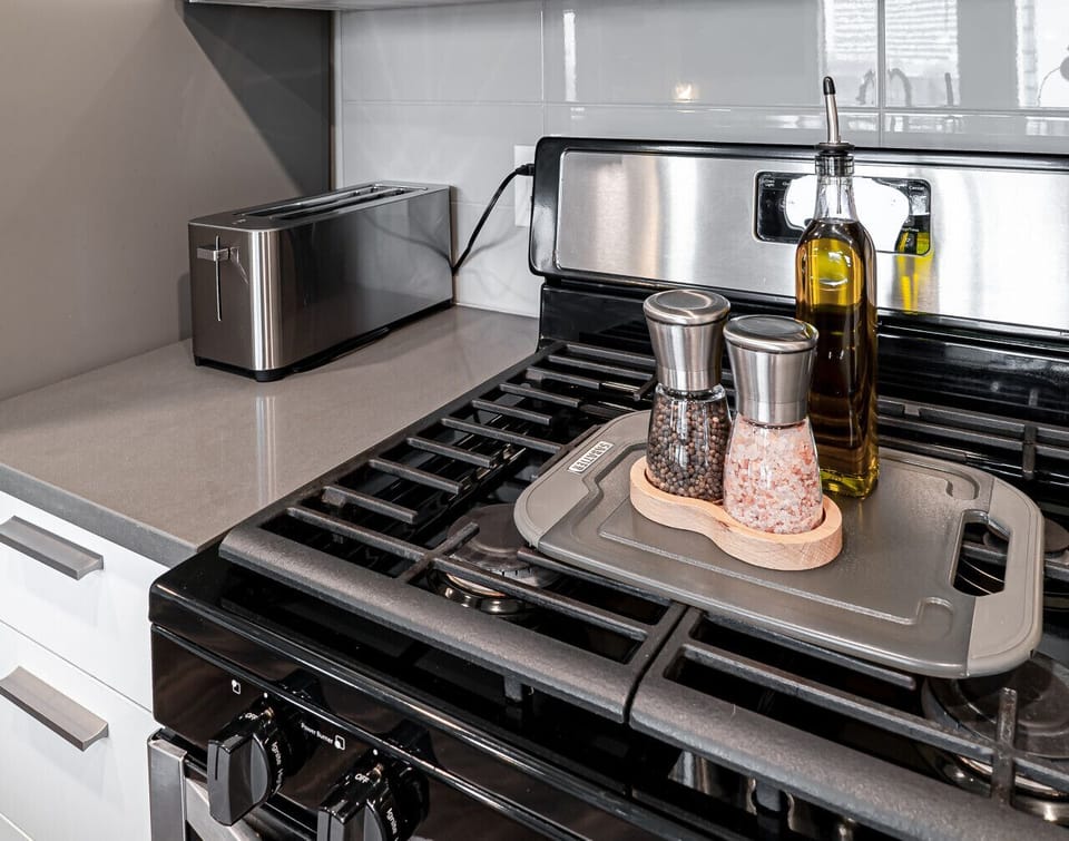 Fully stocked kitchen with all that you need. Pots, pans, bakeware, salt +pepper, and olive oil!!