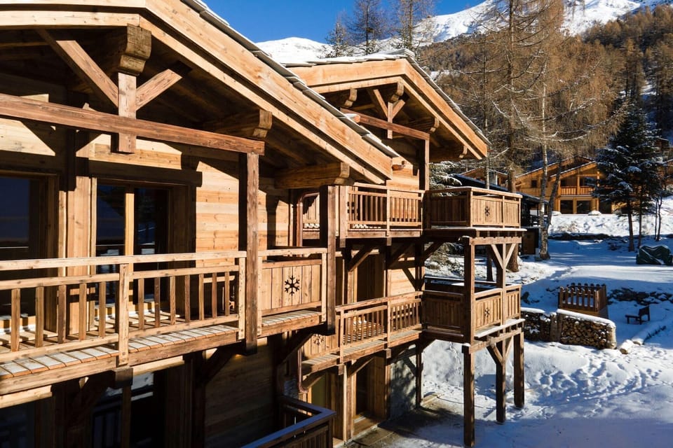 Holiday Home Exterior [winter]