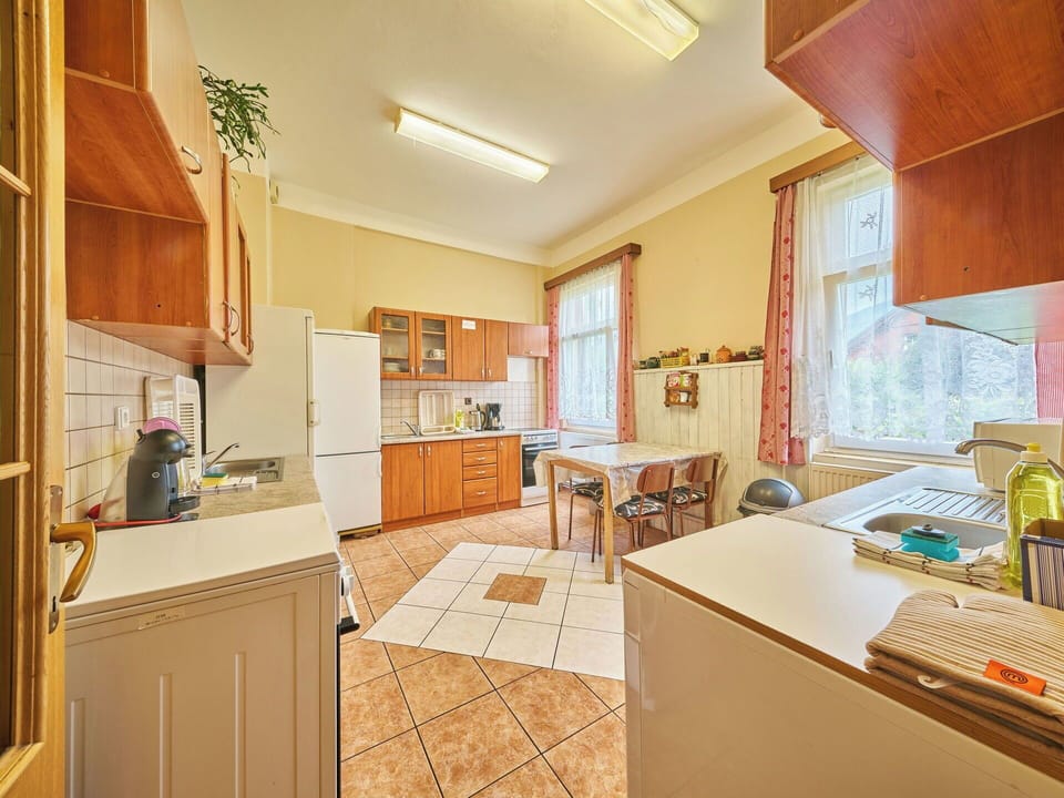 Interior Design, Floor, Flooring, Kitchen, Apartment, Major Appliance, Ceiling, Countertop, Cabinetry, Room