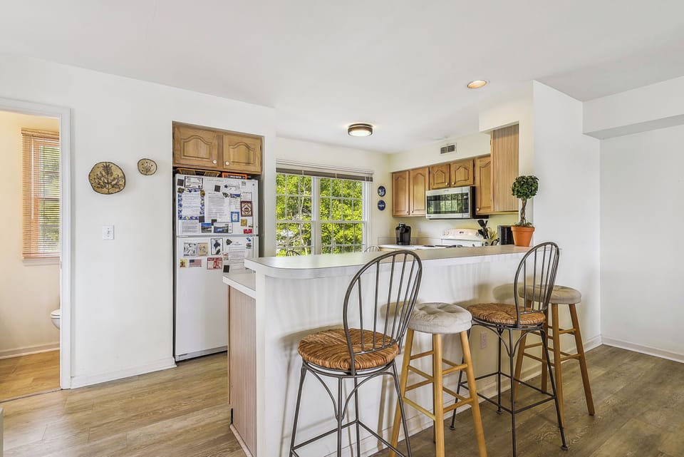 Main Level,Breakfast Bar,