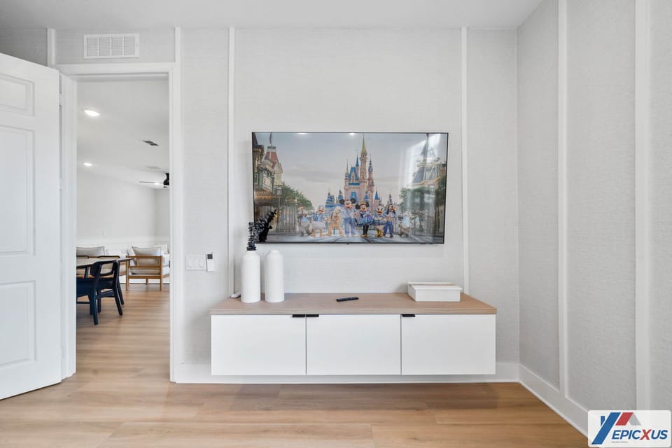 Master King Ensuite Bedroom