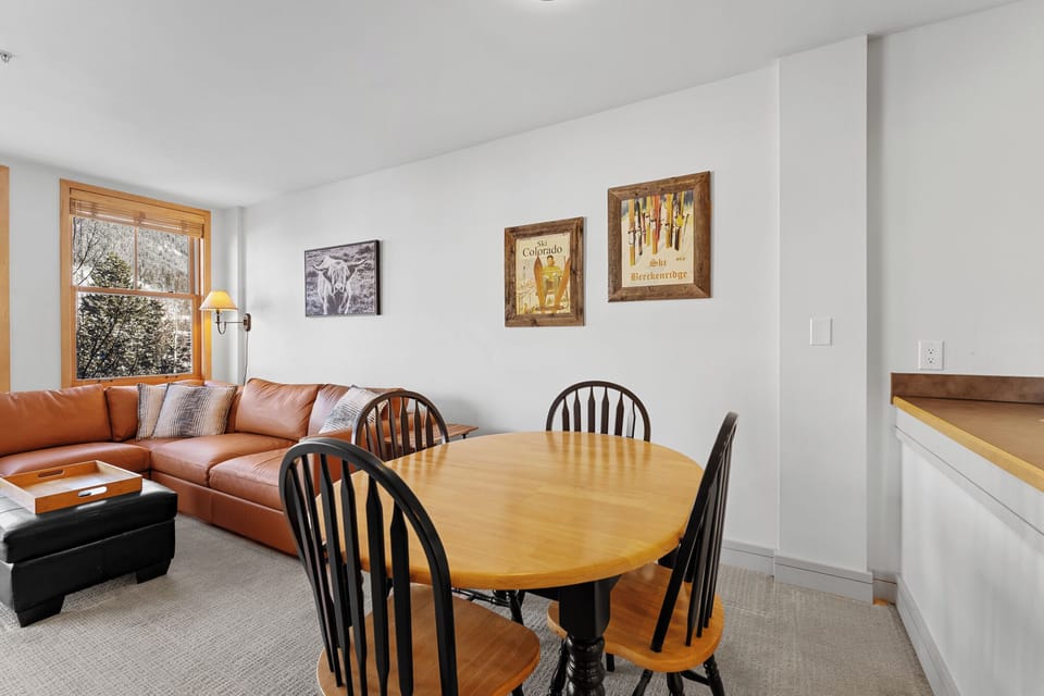 Dining area with seating for 4.