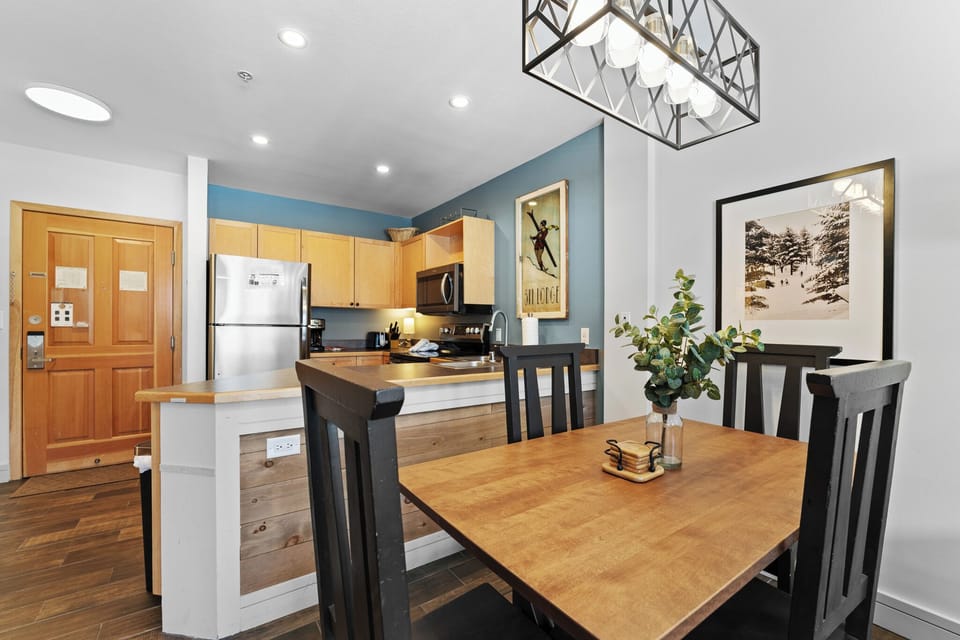 Dining area with seating for 4.