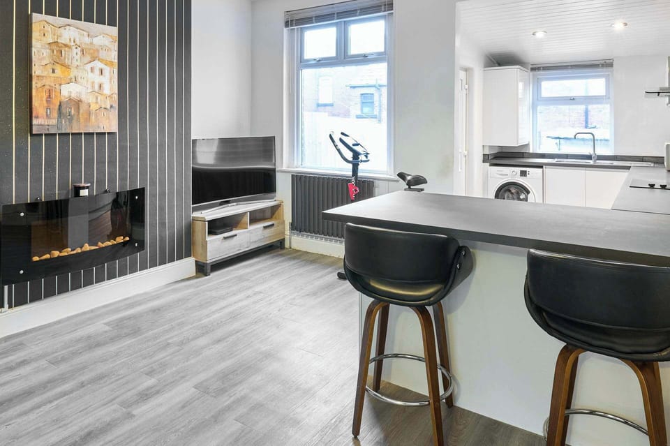 Thurstane Street, Bolton - Host & Stay