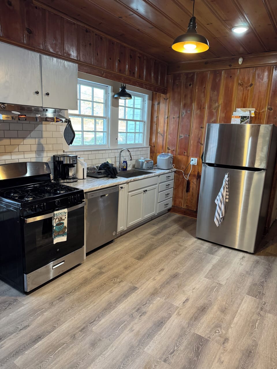 kitchen gas stove, dishwasher and refrigerator freezerkichen