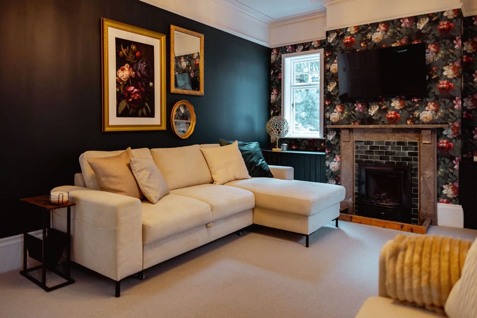 Living Room / Lounge