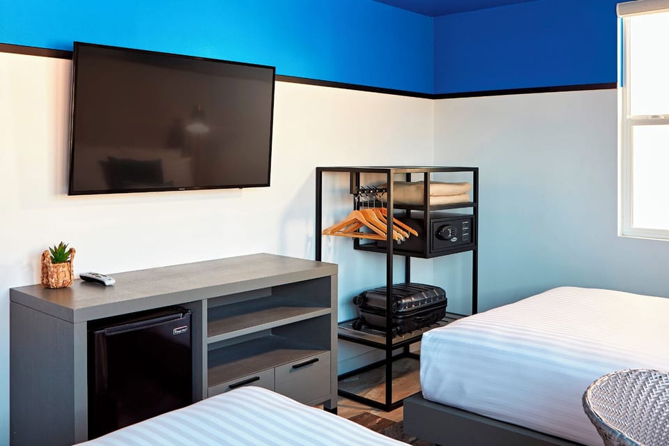 Unwind in crisp twin beds with TV and mini fridge.