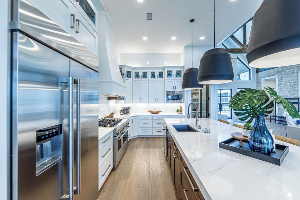 High-end 6-burner gas stovetop, built in fridge, dishwasher & more!