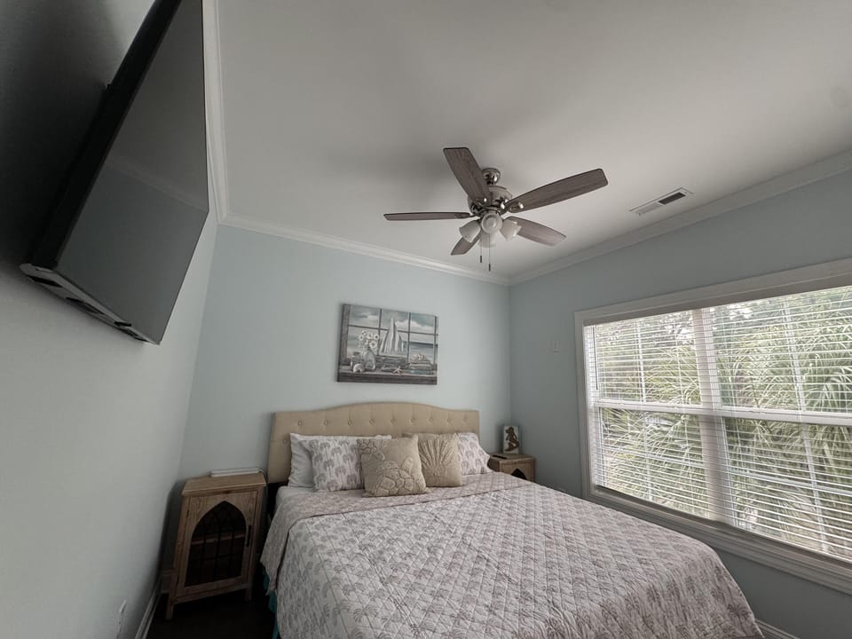 King bedroom 1st floor