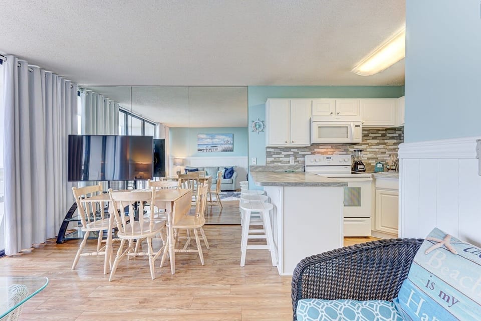 Atlantic Towers 207-print-007-008-Main Living Area-4200x2802-300dpi