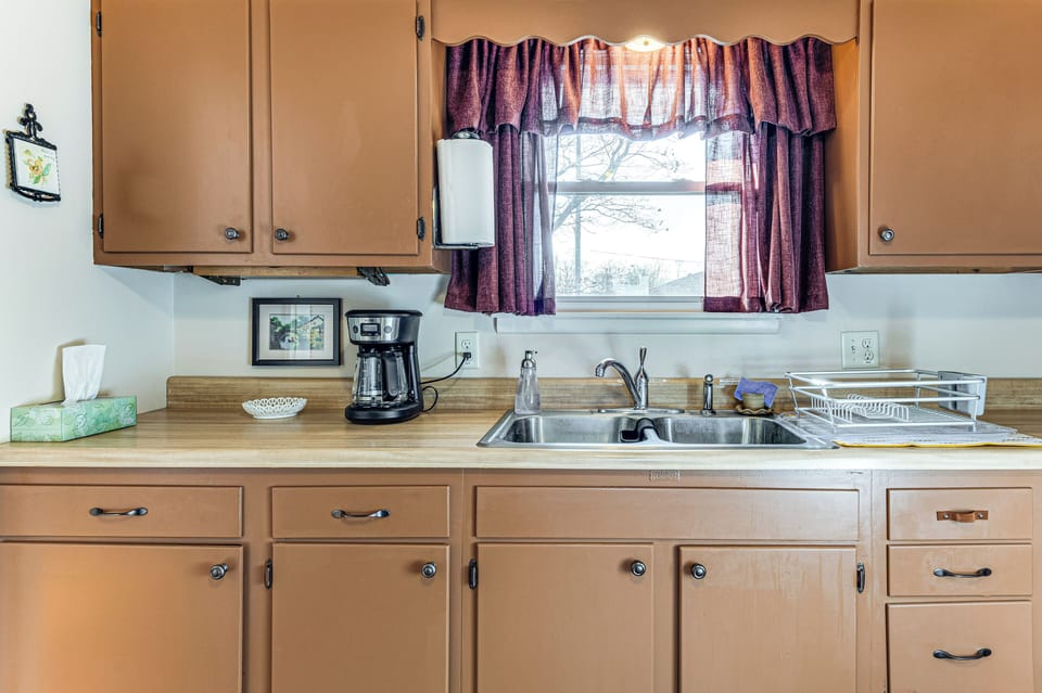 Kitchen | Stove/Oven | Refrigerator | Microwave