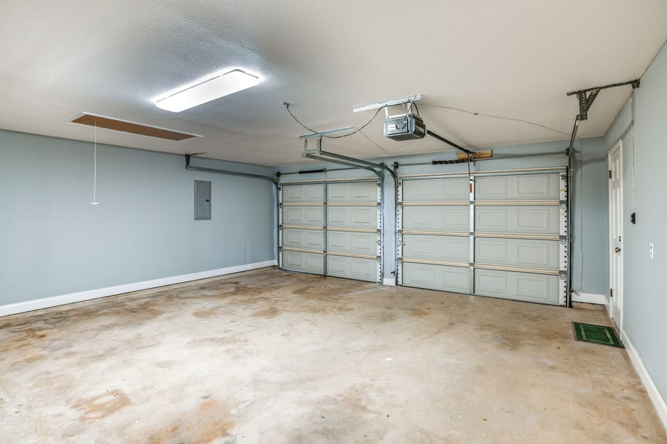 Parking | Garage (2 Vehicles) | Driveway (2 Vehicles)