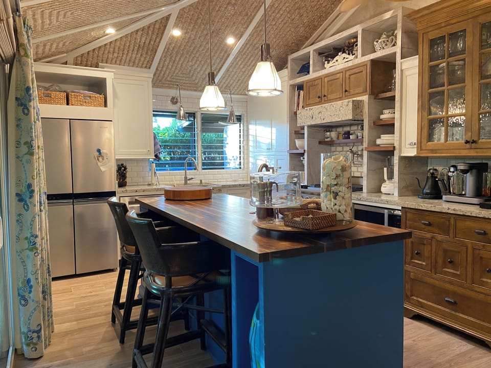 Fully equipped gourmet kitchen