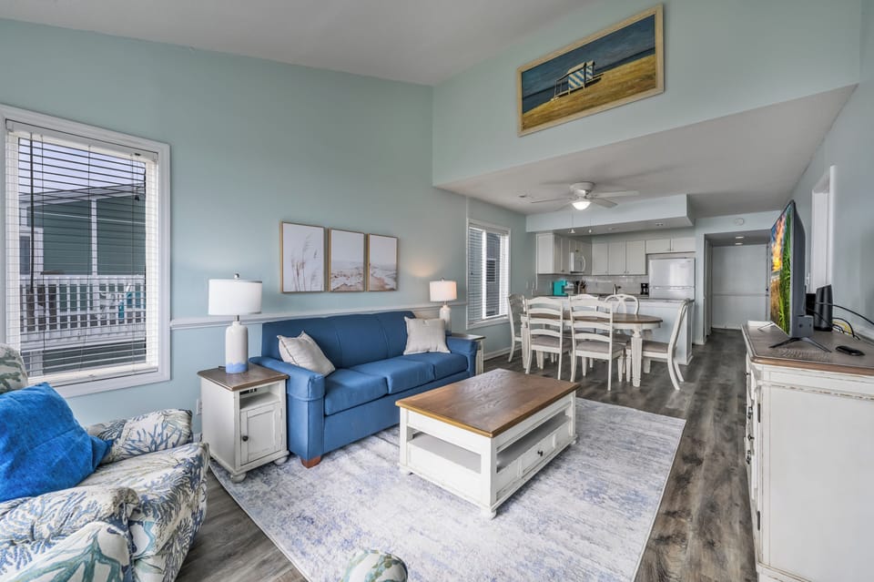 Open floor plan, tv room and kitchen