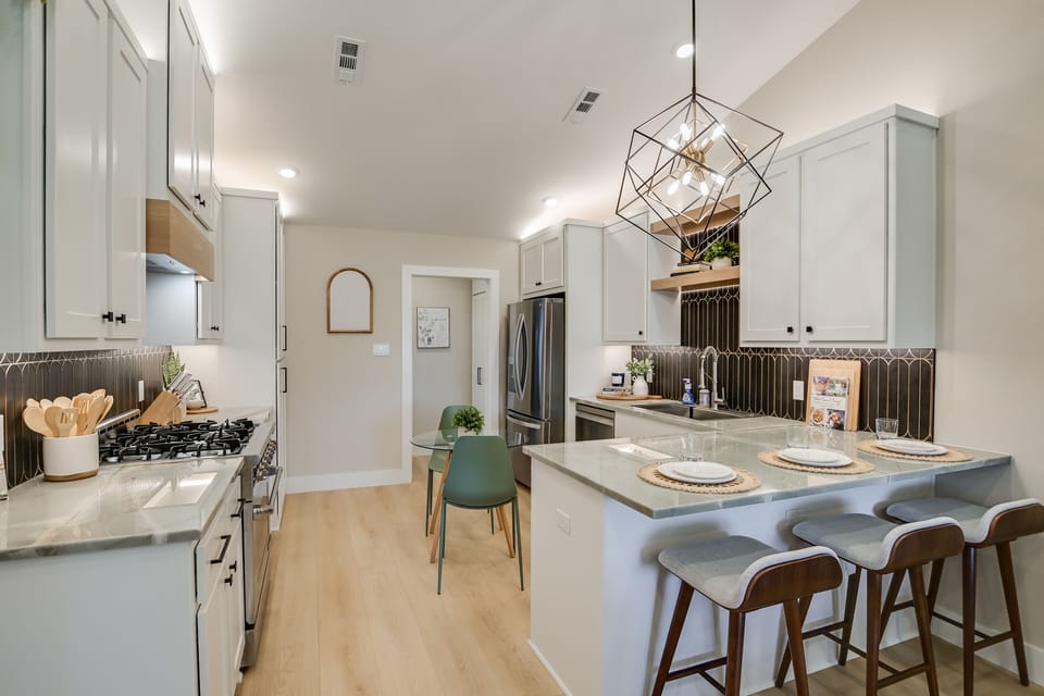 Enjoy this fully stocked chef's kitchen, with a full compliment of appliances. 