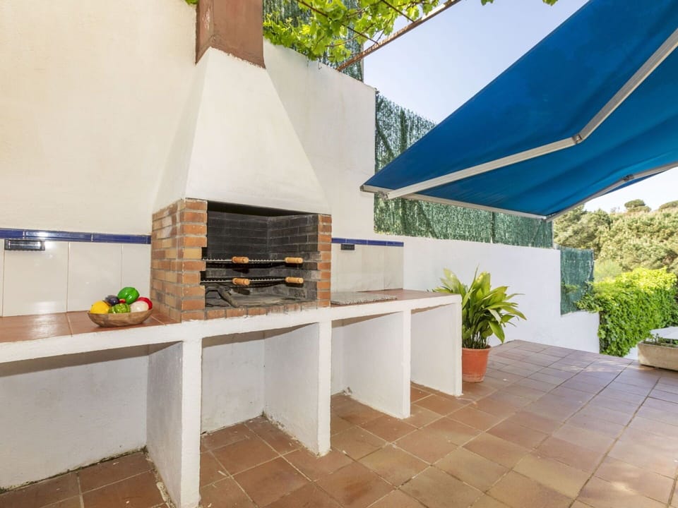 Shade, Chair, Outdoor Furniture, Outdoor Structure, Houseplant, Swimming Pool, Resort, Eco Hotel, Tile, Patio