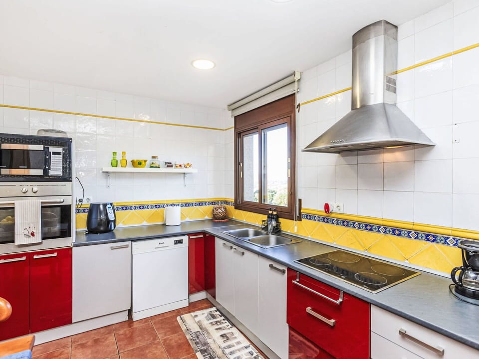 Kitchen, Major Appliance, Flooring, Interior Design, Countertop, Kitchen Appliance, Floor, Home, Kitchen Stove, Cabinetry