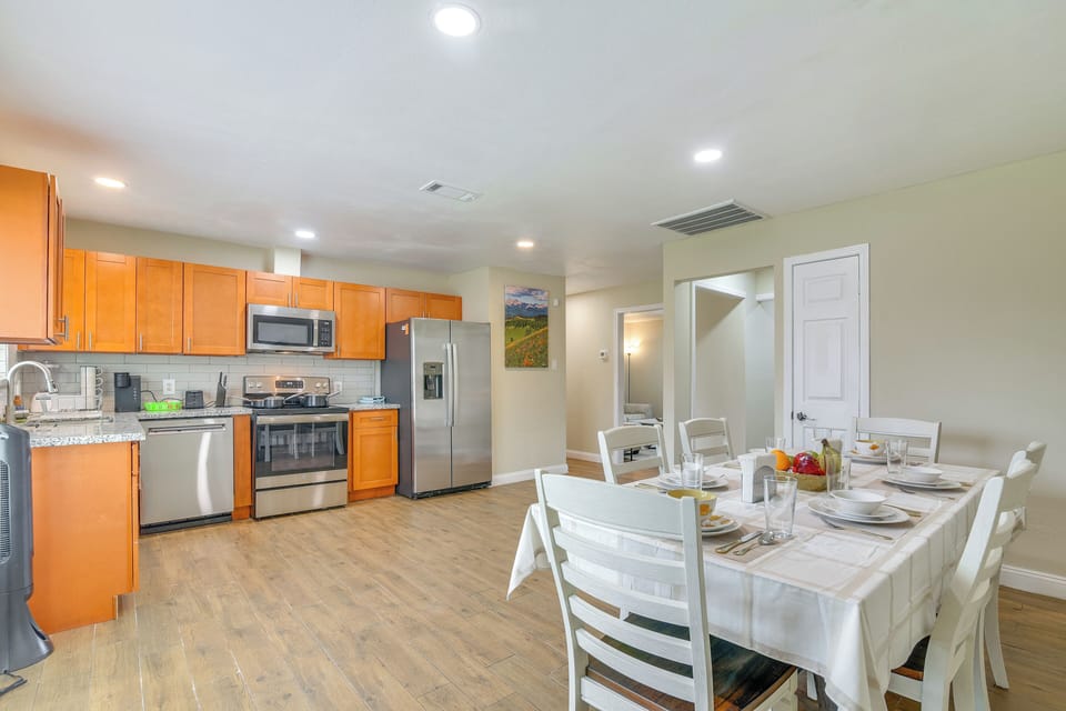 Dining Area | Dishware & Flatware Provided
