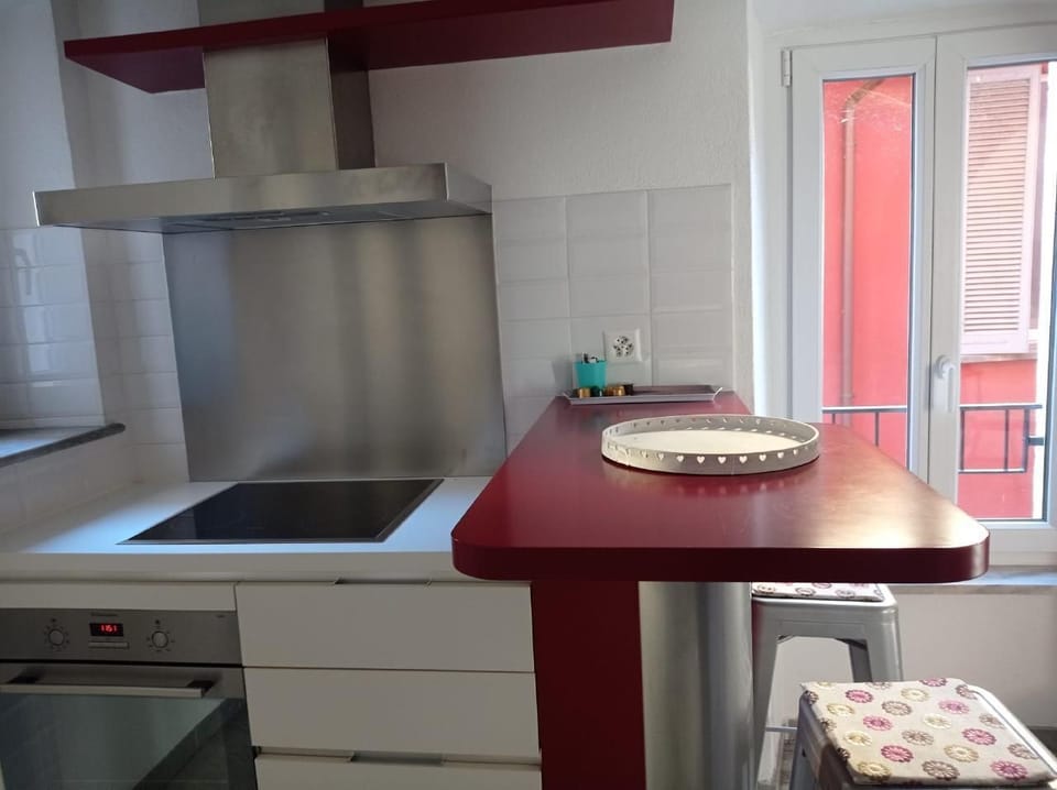 Kitchen with breakfast nook - complete with refrigerator - freezer nook - glass ceramic hob - oven - dishwasher