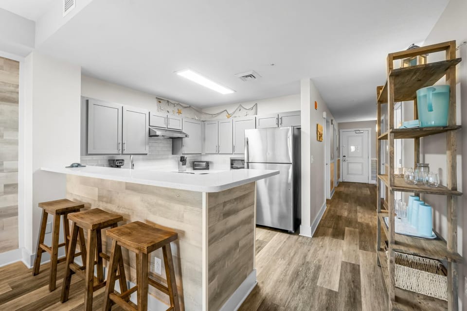 Kitchen with Breakfast Bar