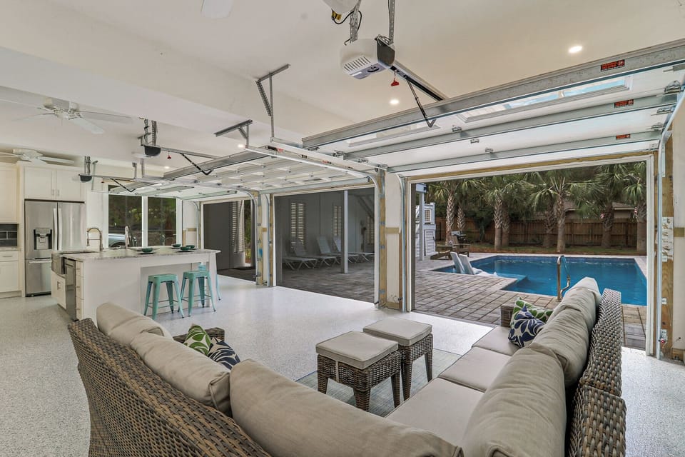 18 Hickory | Indoor/Outdoor Entertainment Area - 18 Hickory | Indoor/Outdoor Entertainment Area