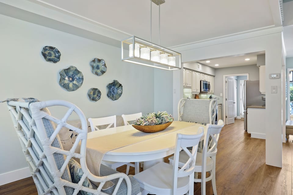 6 Genoa Court | Dining Table - 6 Genoa Court | Dining Table