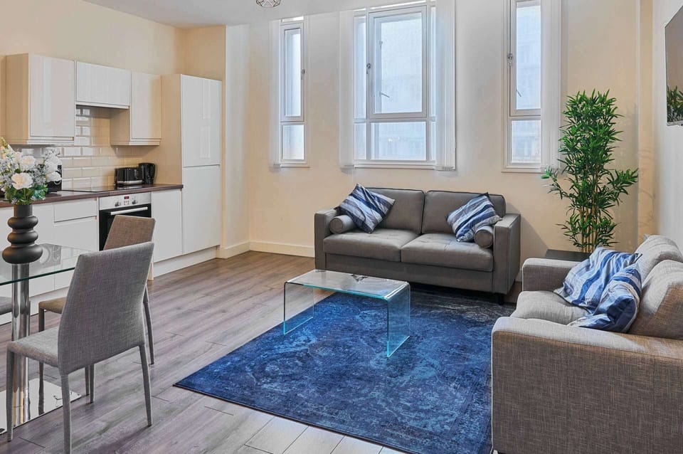 Three Graces Getaway, Liverpool - Host & Stay