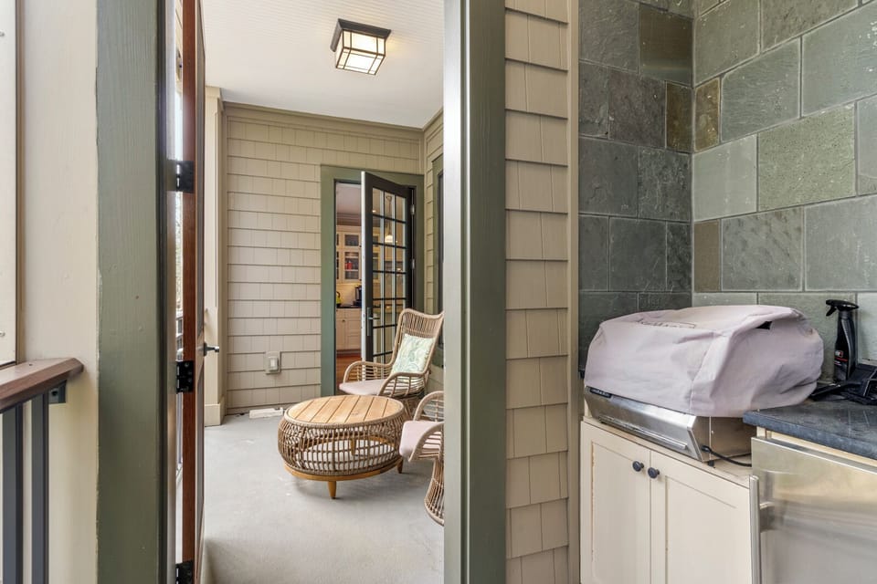Electric Grill in Screened Porch